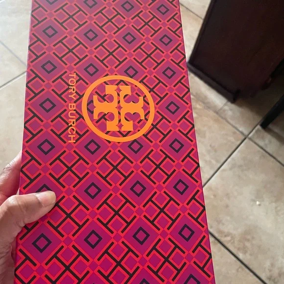 Tory Burch Floral Sandals new with box never worn ๐๐ธ๐ - Picture 3 of 9